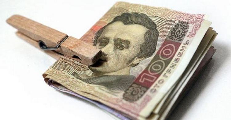 заначка из купюр в 100 грн
